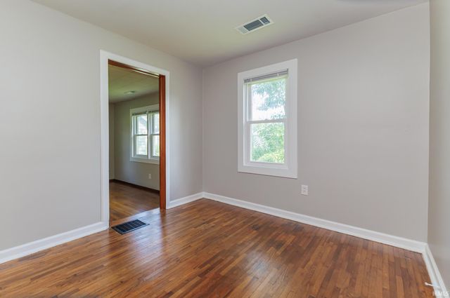 2104 S Biltmore Ave, Muncie, IN 47302