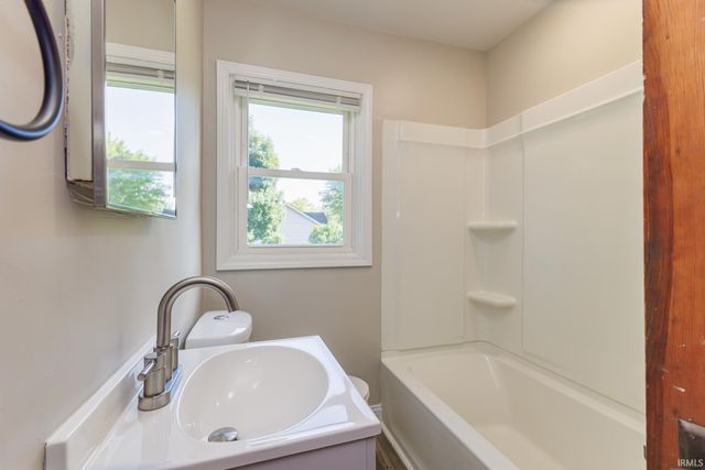 2104 S Biltmore Ave, Muncie, IN 47302