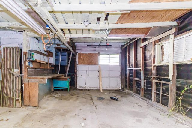 2104 S Biltmore Ave, Muncie, IN 47302