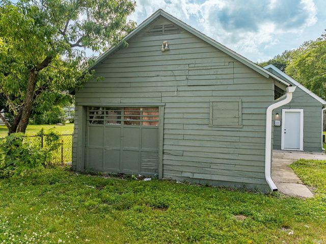 2104 S Biltmore Ave, Muncie, IN 47302