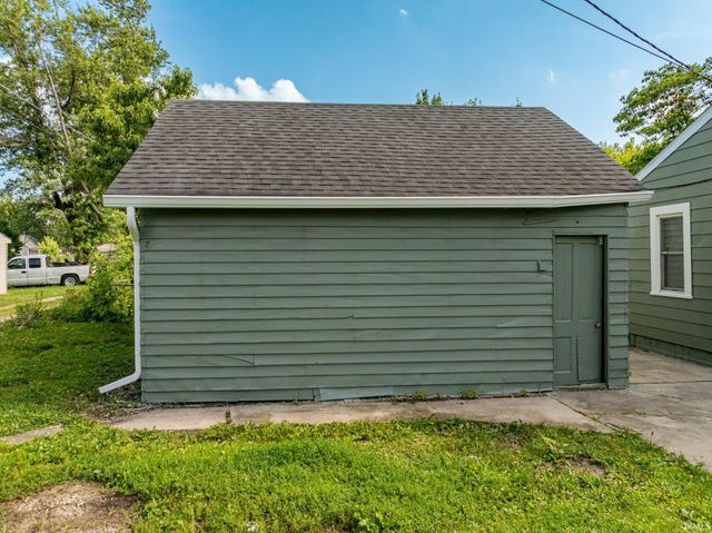 2104 S Biltmore Ave, Muncie, IN 47302
