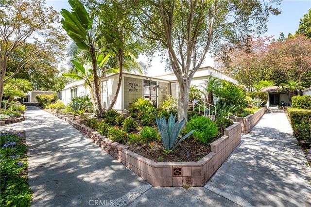 489 Calle Cadiz D, Laguna Woods, CA 92637