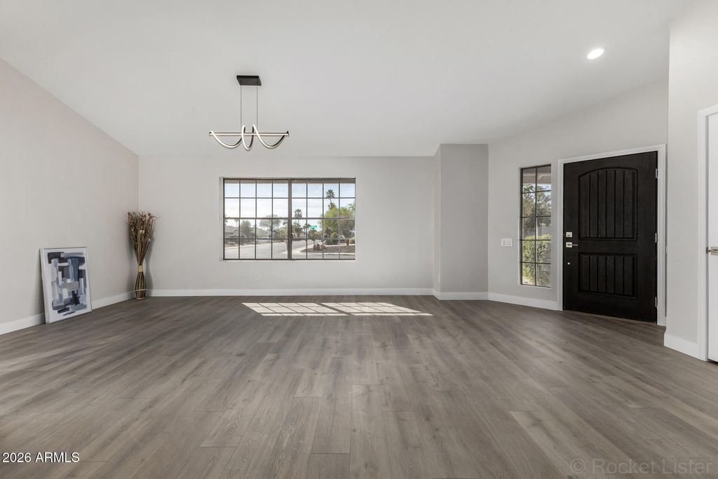 Image 8 of property listing at 11365 N 109TH Way, Scottsdale, AZ 85259