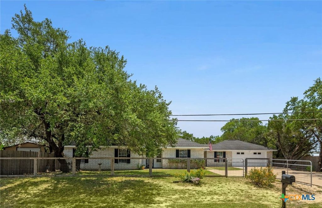 1106 Amanda, Canyon Lake, TX 78133