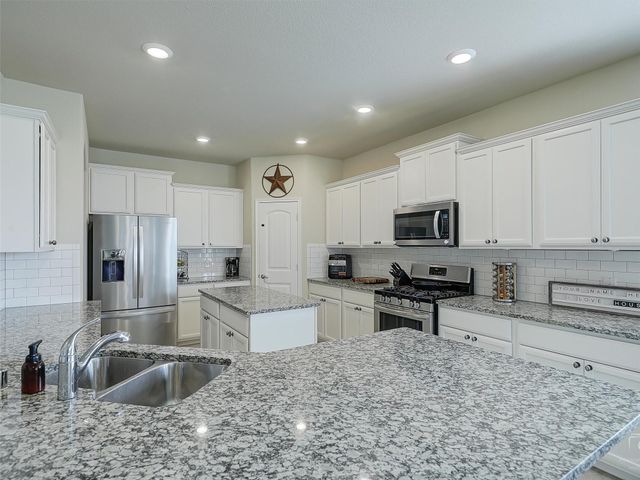 805 Lake Cypress Lane, Little Elm, TX 75068