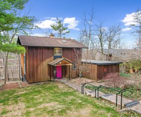 374 Hilldale Drive, Ann Arbor, MI 48105