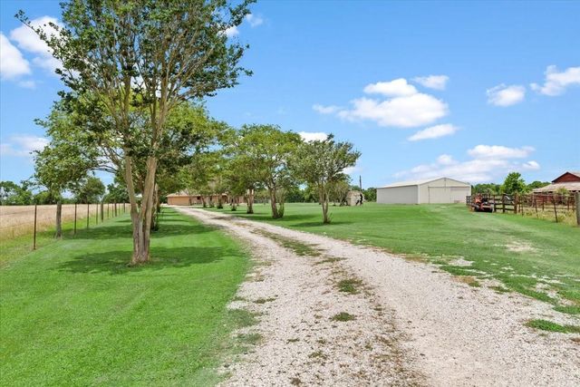 1668 County Road 324, Navasota, TX 77868