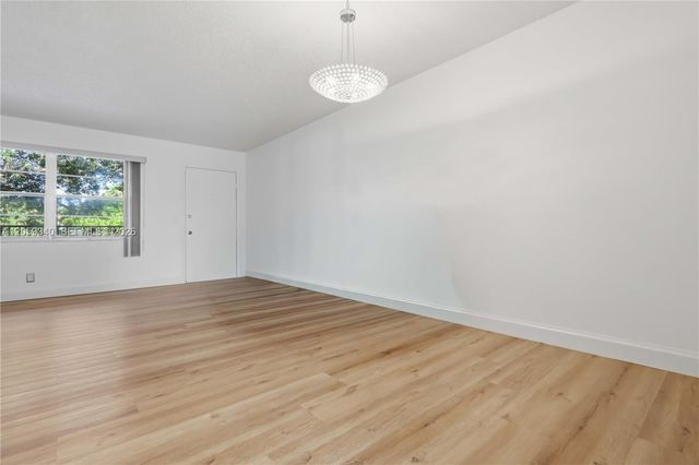 101 SW 132nd Way 305J, Pembroke Pines, FL 33027