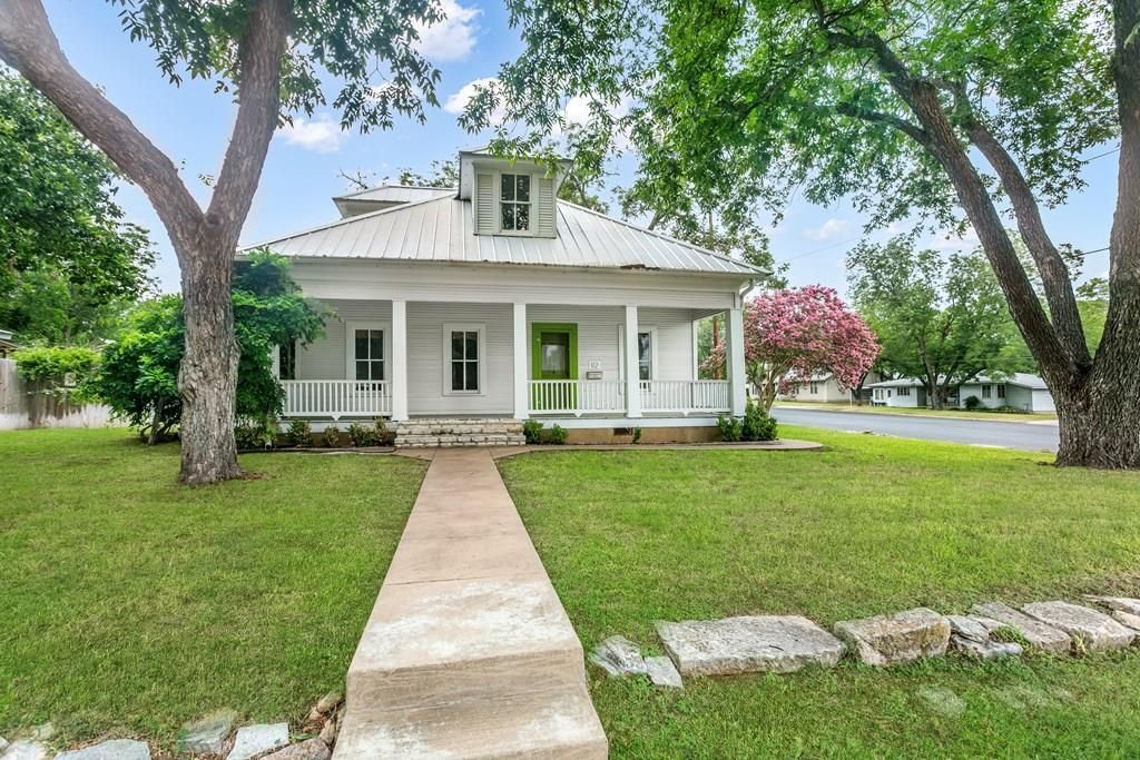 112 Acorn ST, Fredericksburg, TX 78624