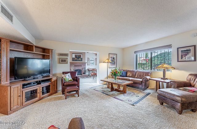 1051 W Camino Sagasta, Green Valley, AZ 85622