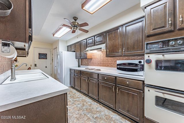 1051 W Camino Sagasta, Green Valley, AZ 85622