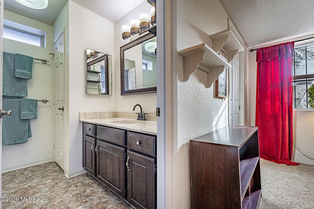 1051 W Camino Sagasta, Green Valley, AZ 85622