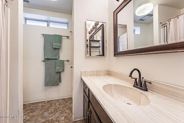 1051 W Camino Sagasta, Green Valley, AZ 85622