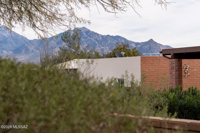 1051 W Camino Sagasta, Green Valley, AZ 85622