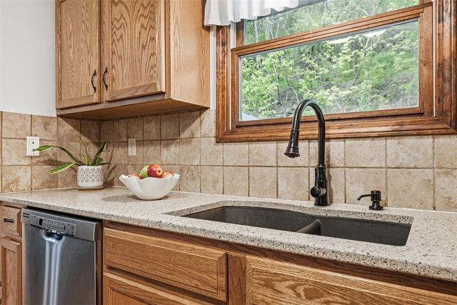 39 Blackswoods Rd, New Sewickley Twp, PA 15042
