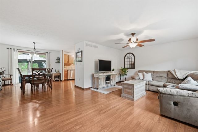 39 Blackswoods Rd, New Sewickley Twp, PA 15042