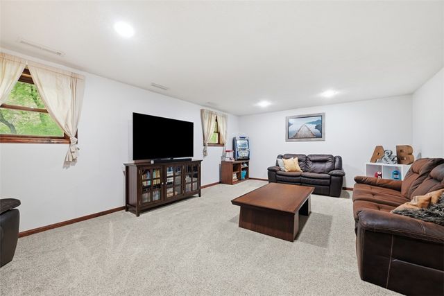 39 Blackswoods Rd, New Sewickley Twp, PA 15042