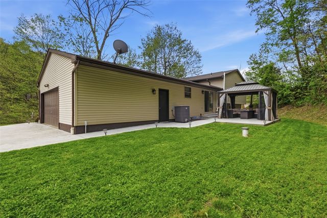39 Blackswoods Rd, New Sewickley Twp, PA 15042