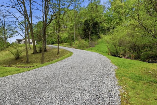 39 Blackswoods Rd, New Sewickley Twp, PA 15042