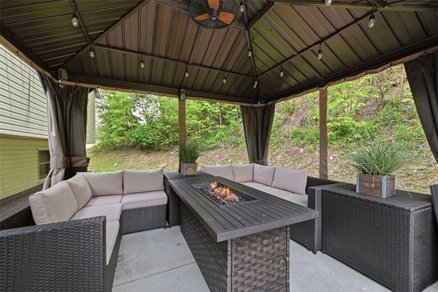39 Blackswoods Rd, New Sewickley Twp, PA 15042