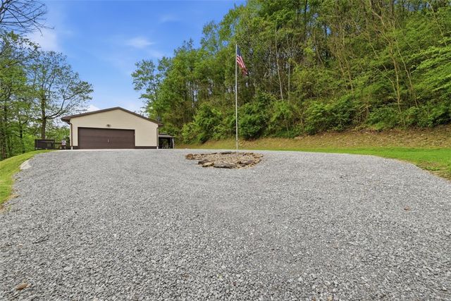 39 Blackswoods Rd, New Sewickley Twp, PA 15042