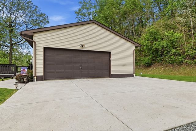 39 Blackswoods Rd, New Sewickley Twp, PA 15042