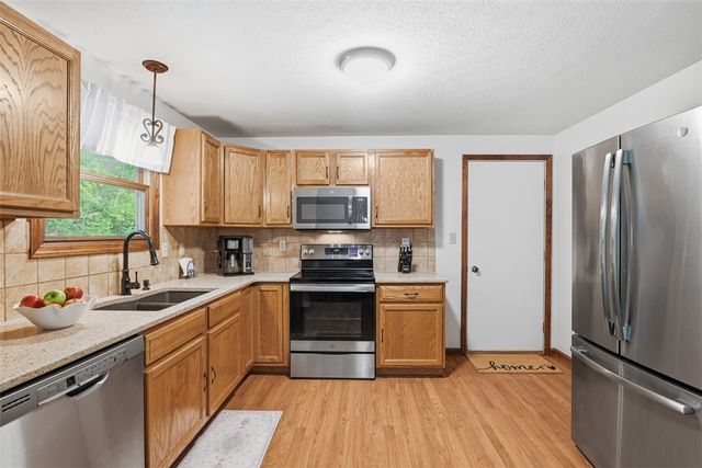 39 Blackswoods Rd, New Sewickley Twp, PA 15042