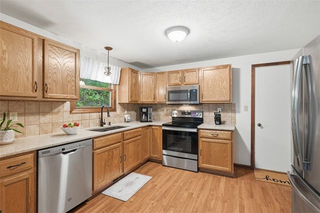 39 Blackswoods Rd, New Sewickley Twp, PA 15042