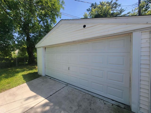 6784 Studebaker Avenue, Warren, MI 48091