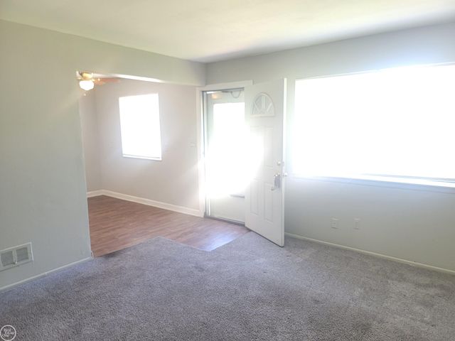 6784 Studebaker Avenue, Warren, MI 48091