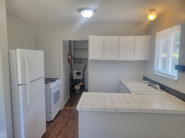 6784 Studebaker Avenue, Warren, MI 48091