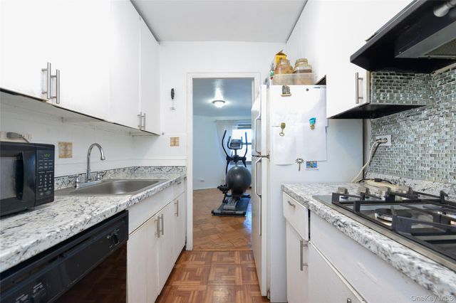 61-20 Grand Central B 508, Forest Hills, NY 11375