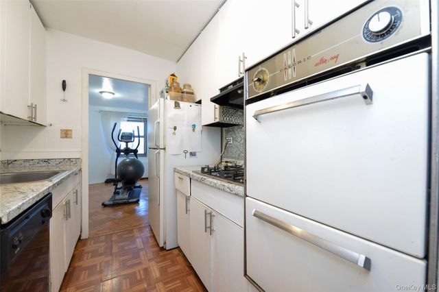 61-20 Grand Central B 508, Forest Hills, NY 11375