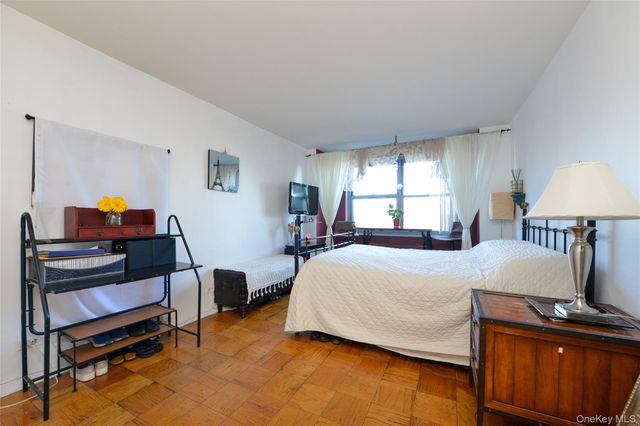 61-20 Grand Central B 508, Forest Hills, NY 11375