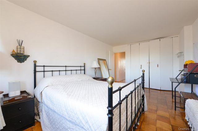 61-20 Grand Central B 508, Forest Hills, NY 11375