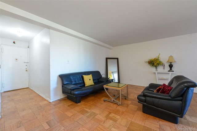61-20 Grand Central B 508, Forest Hills, NY 11375