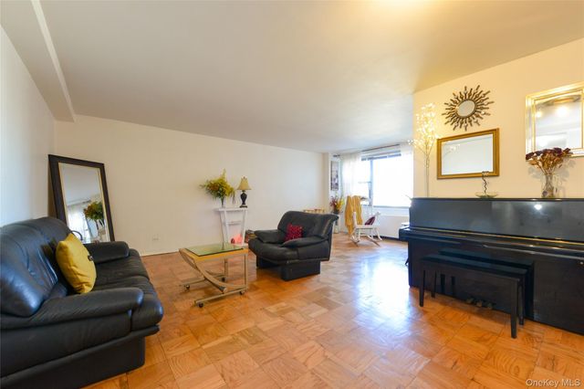 61-20 Grand Central B 508, Forest Hills, NY 11375