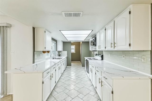 2718 Quail Run Drive, Humble, TX 77396