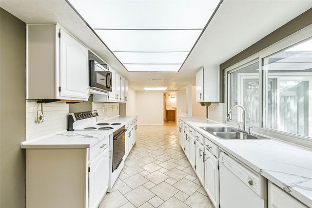 2718 Quail Run Drive, Humble, TX 77396