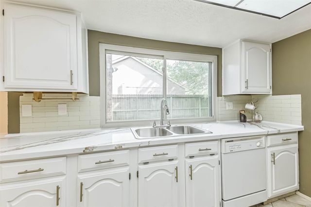 2718 Quail Run Drive, Humble, TX 77396