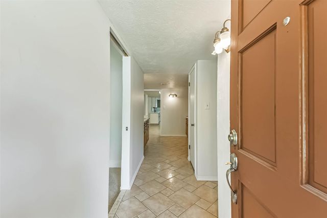 2718 Quail Run Drive, Humble, TX 77396