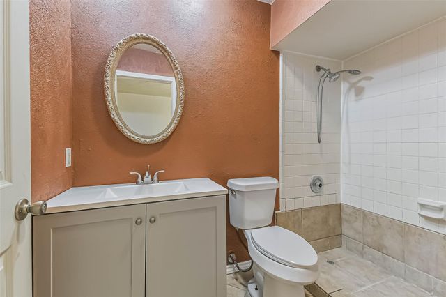 2718 Quail Run Drive, Humble, TX 77396