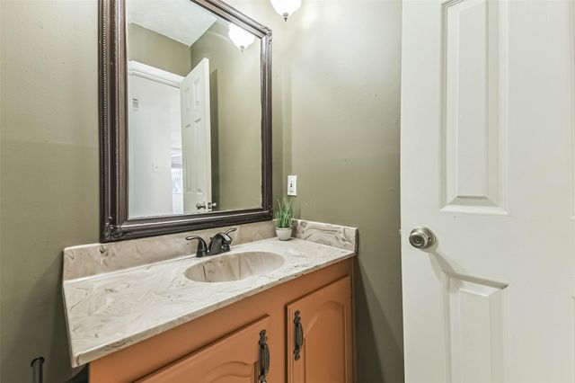 2718 Quail Run Drive, Humble, TX 77396
