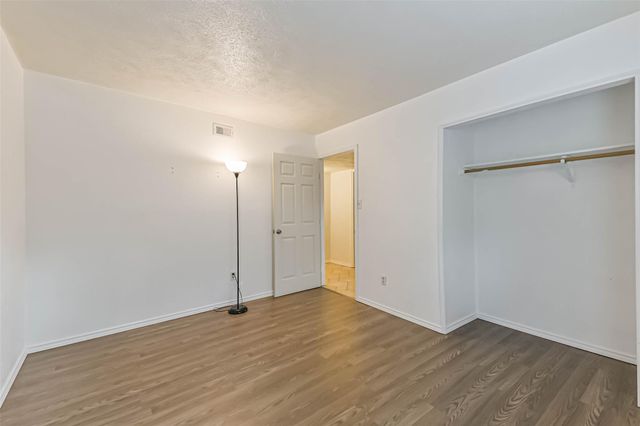 2718 Quail Run Drive, Humble, TX 77396