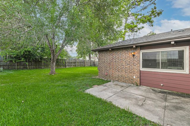 2718 Quail Run Drive, Humble, TX 77396
