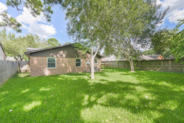 2718 Quail Run Drive, Humble, TX 77396