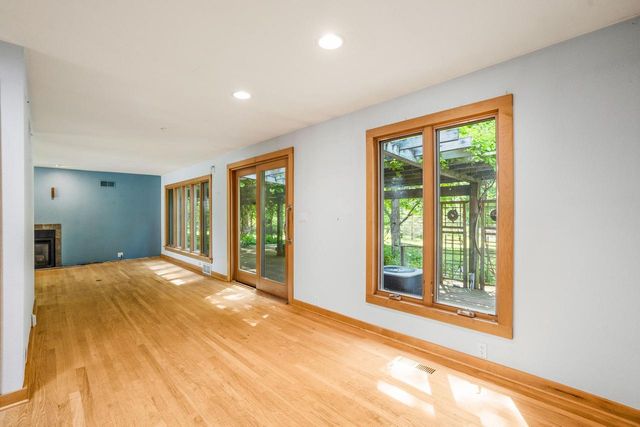 W276N1875 Spring Creek DRIVE, Pewaukee, WI 53072