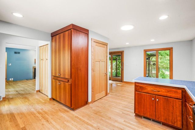 W276N1875 Spring Creek DRIVE, Pewaukee, WI 53072
