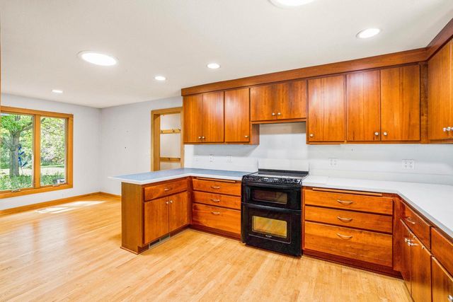 W276N1875 Spring Creek DRIVE, Pewaukee, WI 53072