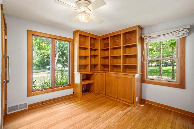 W276N1875 Spring Creek DRIVE, Pewaukee, WI 53072